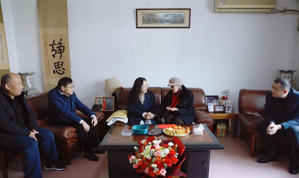 岁寒情深，新春送暖！ 济南产发集团党委书记、董事长黄蓓走访慰问离退休老干部